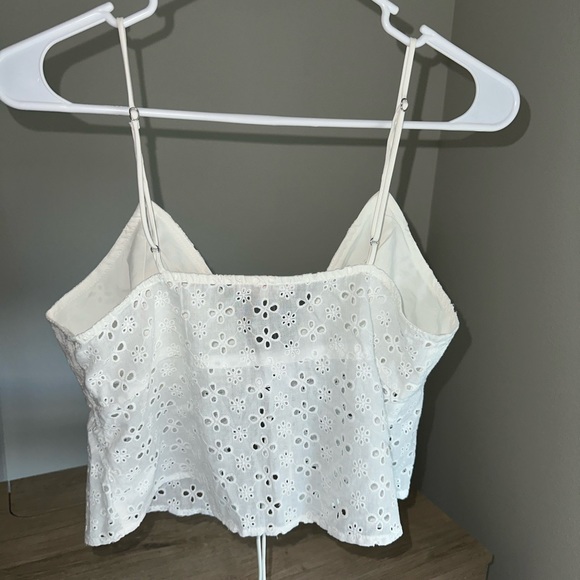 Medium never worn too - Picture 2 of 3